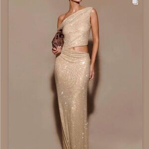 Elegant One-Shoulder Gold Dress